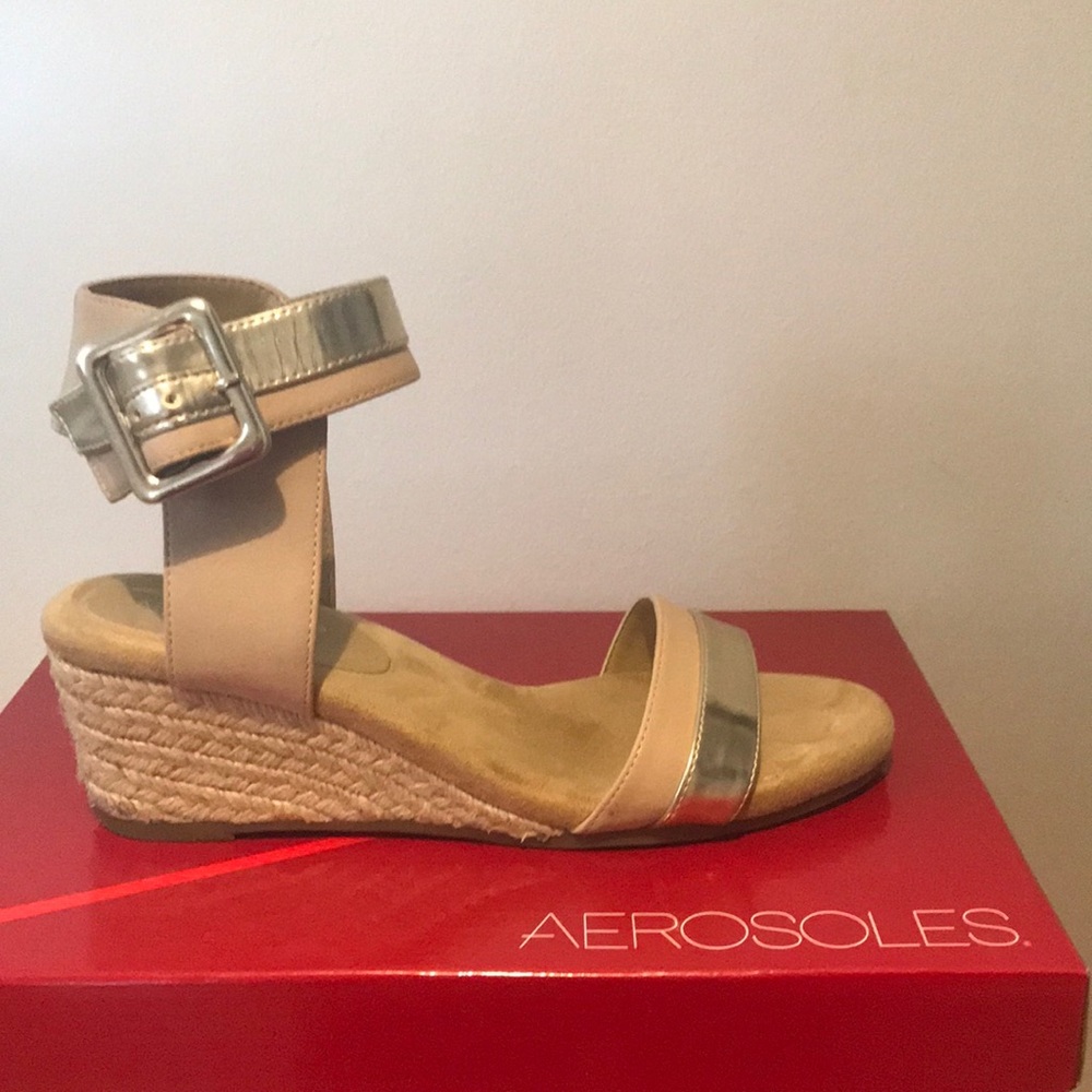 Aerosoles. Tan with gold. Size 7.5.
